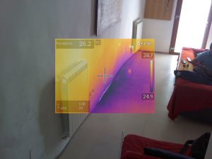 Termografia durante una perizia per il controllo della risalita capillare e la coibentazione di una copertura