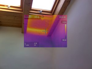 Termografia durante una perizia per il controllo della risalita capillare e la coibentazione di una copertura