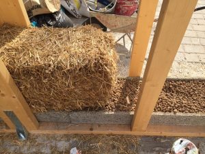 CSOA CORTO CIRCUITO roma workshop realizzazione casa in legno balle di paglia naturale ristrutturazione costruire progettare ecosostenibile muro coibentato parete traspirante senza problemi muffa fondazione coibentazione